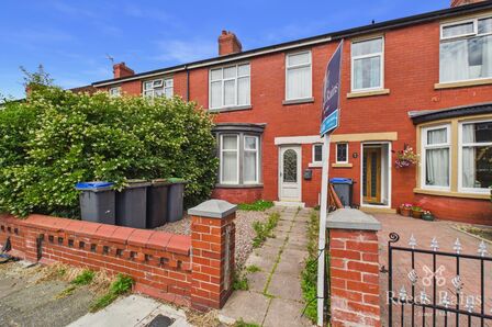 3 bedroom Mid Terrace House for sale