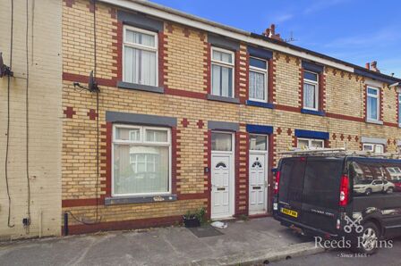 3 bedroom Mid Terrace House for sale
