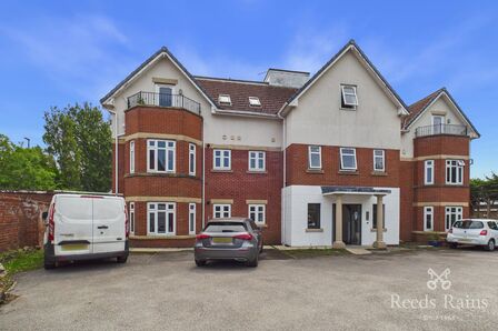Blackpool Old Road, 2 bedroom Flat to rent, &pound;925 pcm