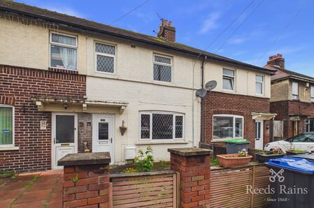 3 bedroom Mid Terrace House for sale