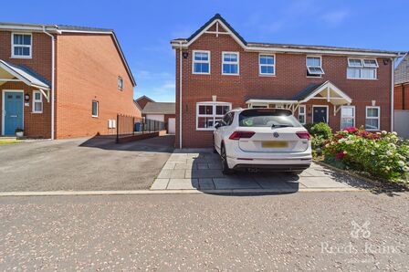 Hollywood Way, 3 bedroom Semi Detached House to rent, &pound;1,600 pcm