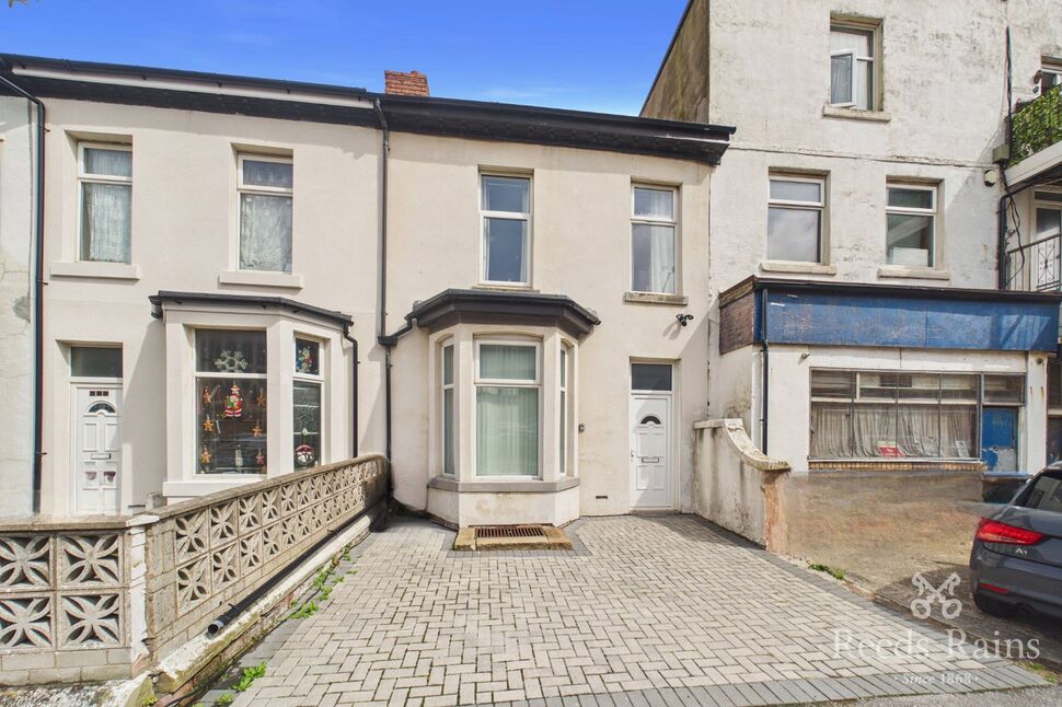 4 bedroom Mid Terrace House for sale