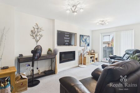 Mason Close, 2 bedroom Flat to rent, &pound;750 pcm