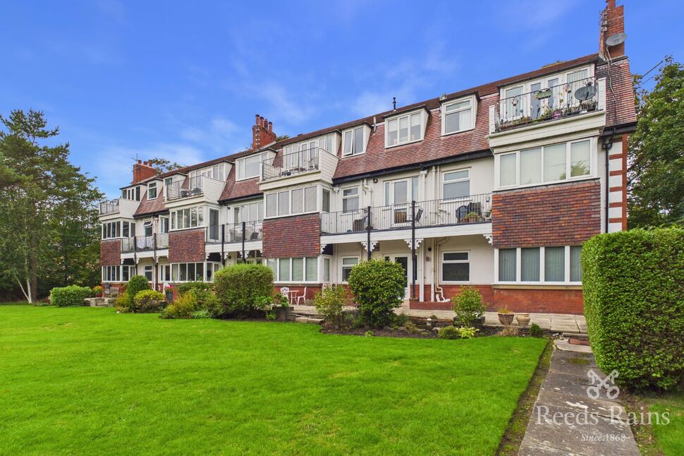 Main image of 2 bedroom Flat for sale, Moorland Road, Poulton-le-Fylde, Lancashire, FY6