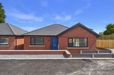 Common Edge Road, 2 bedroom Detached Bungalow for sale, &pound;275,000