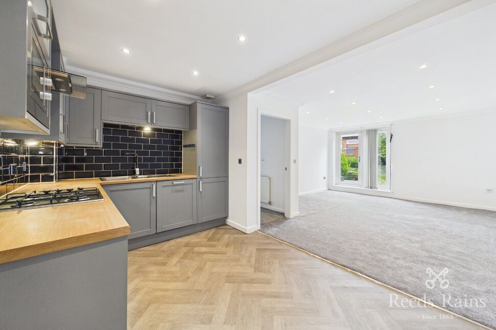 Main image of 2 bedroom Flat to rent, Queensway, Poulton-le-Fylde, Lancashire, FY6