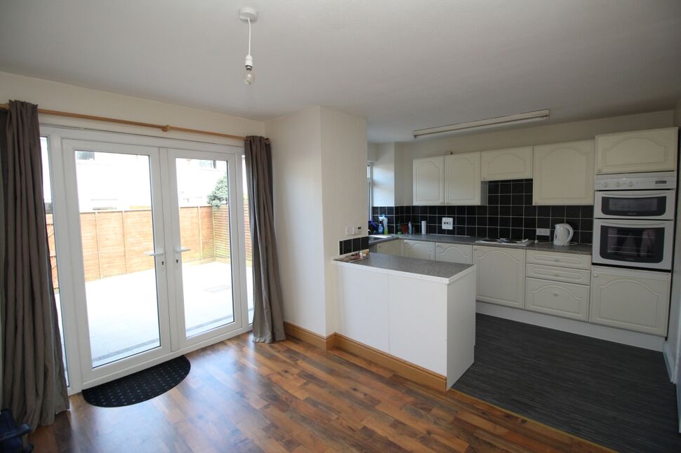 Kitchen / Dining Area
