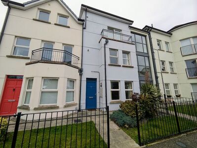 Linen Crescent, 2 bedroom Mid Terrace House to rent, £825 pcm