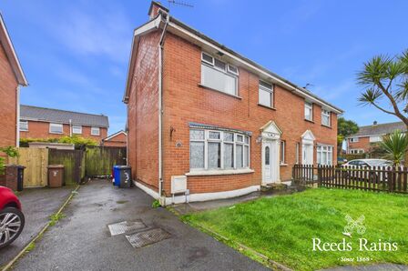 Cloverhill Court, 3 bedroom Semi Detached House to rent, &pound;925 pcm