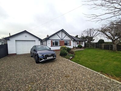 4 bedroom Detached Bungalow to rent