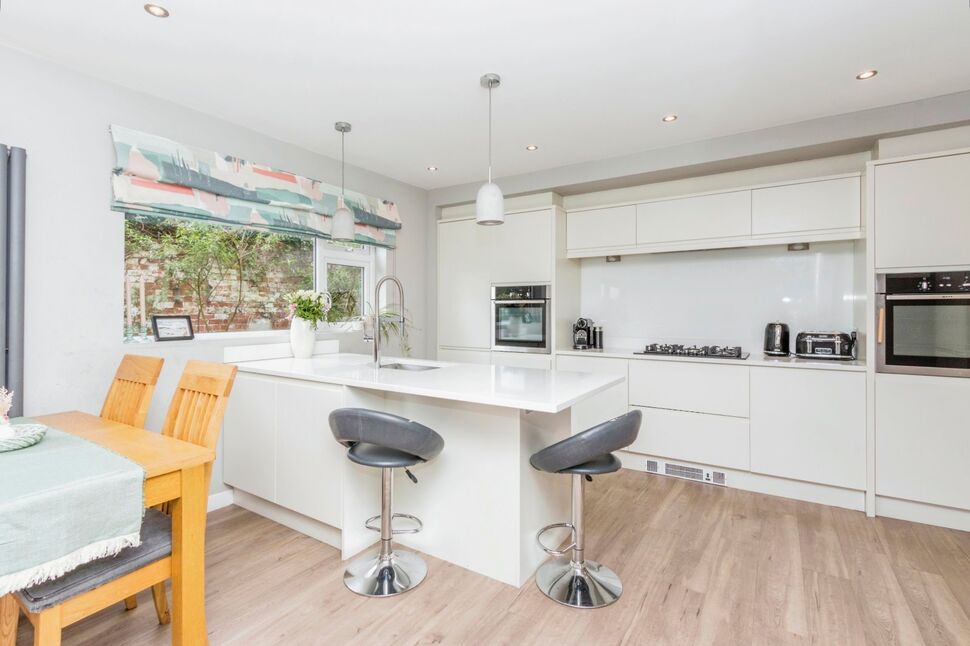 4 bedroom Detached House for sale, Godfrey Avenue, Bangor, BT20 £399,950