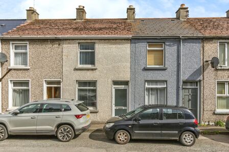 2 bedroom Mid Terrace House for sale