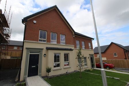 Lynn Hall Lane, 3 bedroom Semi Detached House to rent, £1,050 pcm