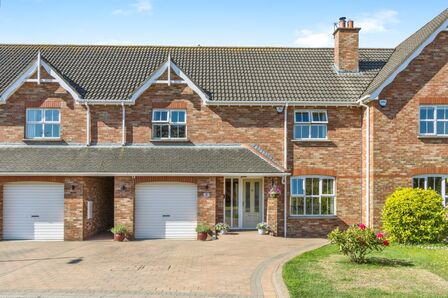 4 bedroom Mid Terrace House for sale