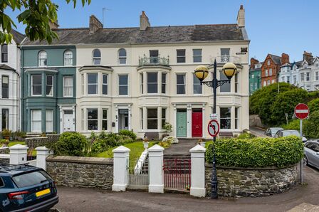 Queens Parade, 4 bedroom Mid Terrace House for sale, £395,000