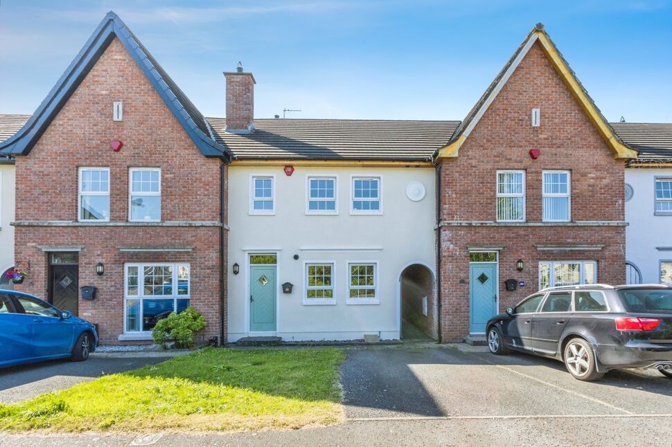 3 bedroom Mid Terrace House for sale