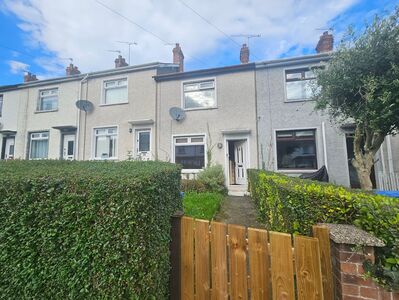 Elmwood Drive, 2 bedroom Mid Terrace House for sale, £90,000