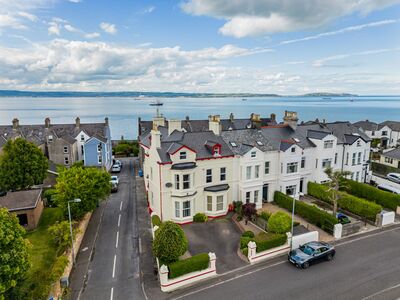 5 bedroom End Terrace House for sale