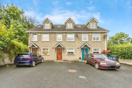 3 bedroom Mid Terrace House for sale