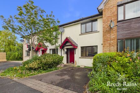 3 bedroom Mid Terrace House for sale