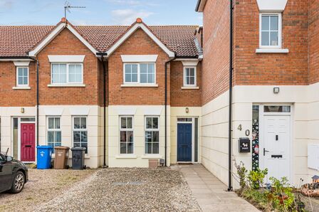 3 bedroom Mid Terrace House for sale