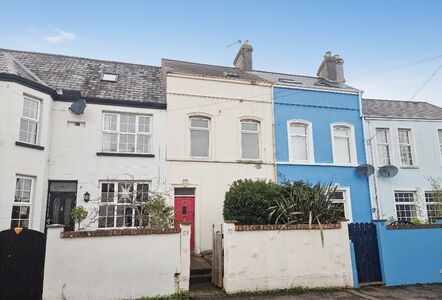 4 bedroom Mid Terrace House for sale