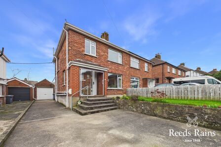 Beverley Gardens, 3 bedroom Semi Detached House for sale, &pound;255,000