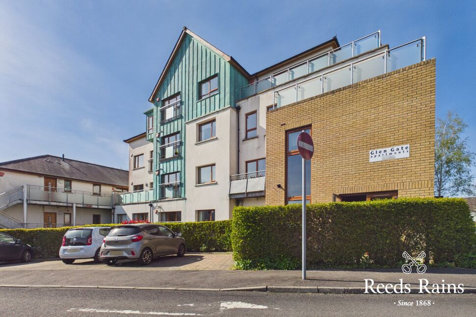 2 bedroom Flat for sale