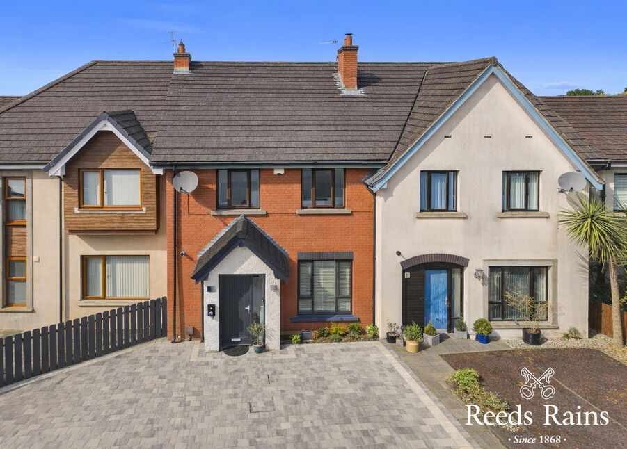 4 bedroom Mid Terrace House for sale