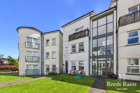 2 bedroom Flat for sale