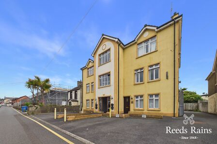 Pound Street, 2 bedroom Flat to rent, &pound;900 pcm