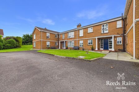 Groomsport Road, 2 bedroom Flat for sale, &pound;165,000