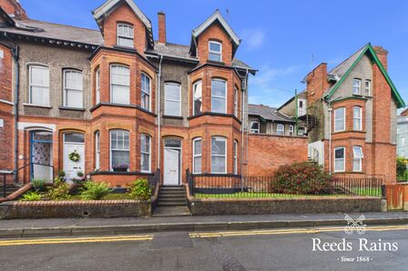 Somerset Avenue, 4 bedroom End Terrace House for sale, &pound;220,000