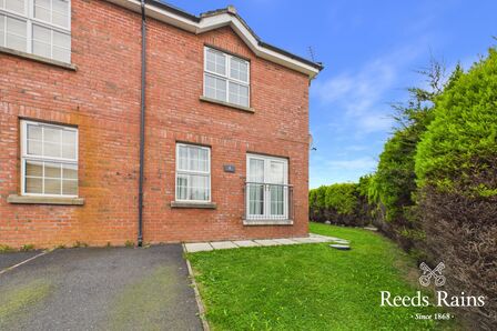 Larksborough Avenue, 2 bedroom Mid Terrace House to rent, &pound;825 pcm