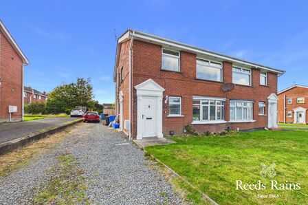 Ashbury Avenue, 2 bedroom Flat to rent, &pound;750 pcm