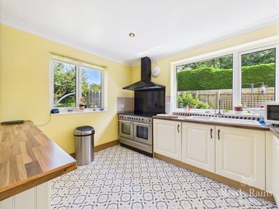 4 bedroom Detached Bungalow for sale