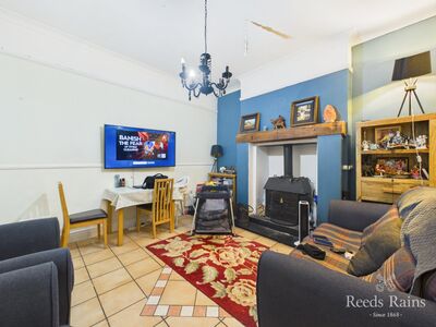 Windsor Crescent, 6 bedroom Mid Terrace House for sale, &pound;325,000