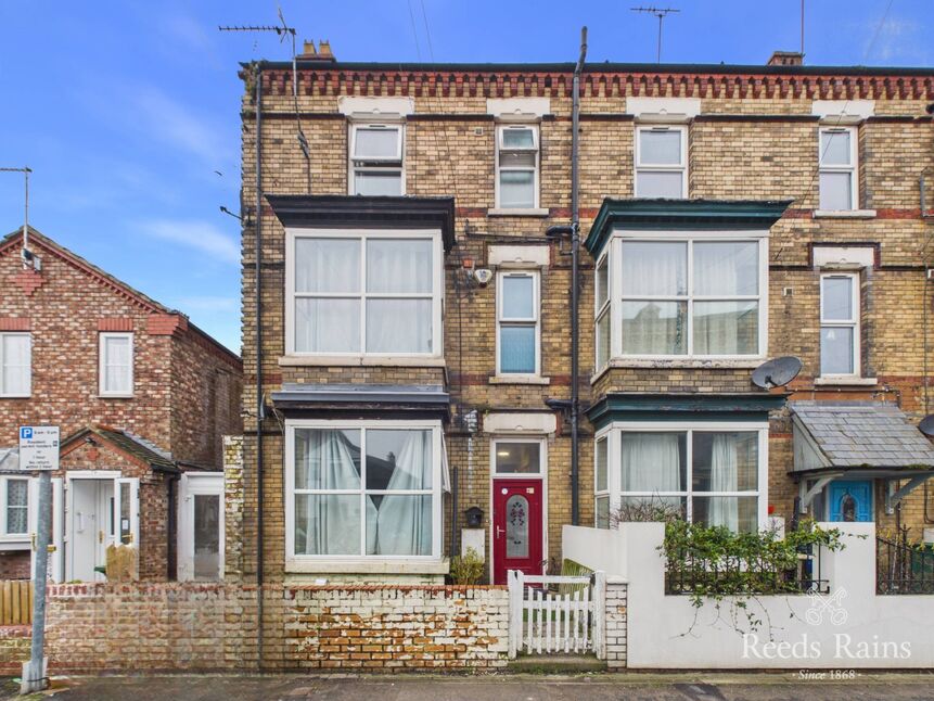Main image of 6 bedroom Mid Terrace House for sale, Windsor Crescent, Bridlington, East Yorkshire, YO15