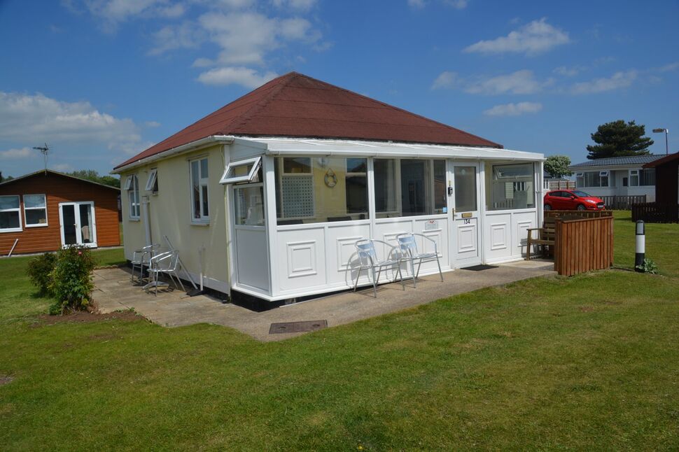 2 bedroom Detached Bungalow for sale, Wilsthorpe, Bridlington, YO15 £50,000
