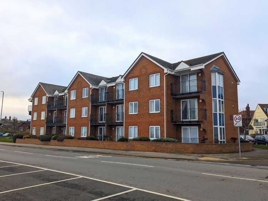 Main image of 2 bedroom  Flat for sale, North Marine Drive, Bridlington, East Yorkshire, YO15