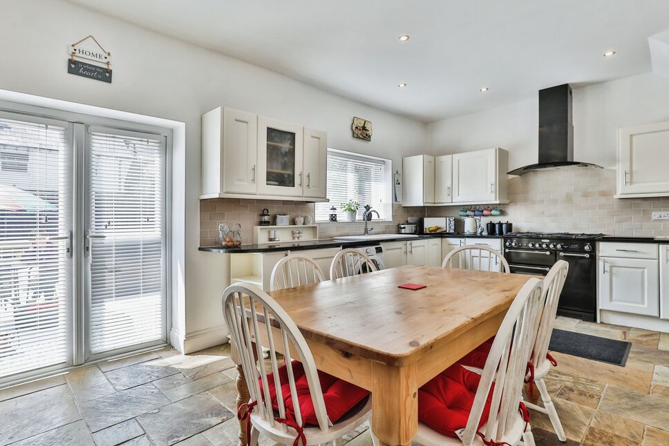 3 bedroom Semi Detached House for sale, Midway Avenue, Bridlington