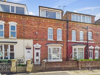 4 bedroom Mid Terrace House for sale