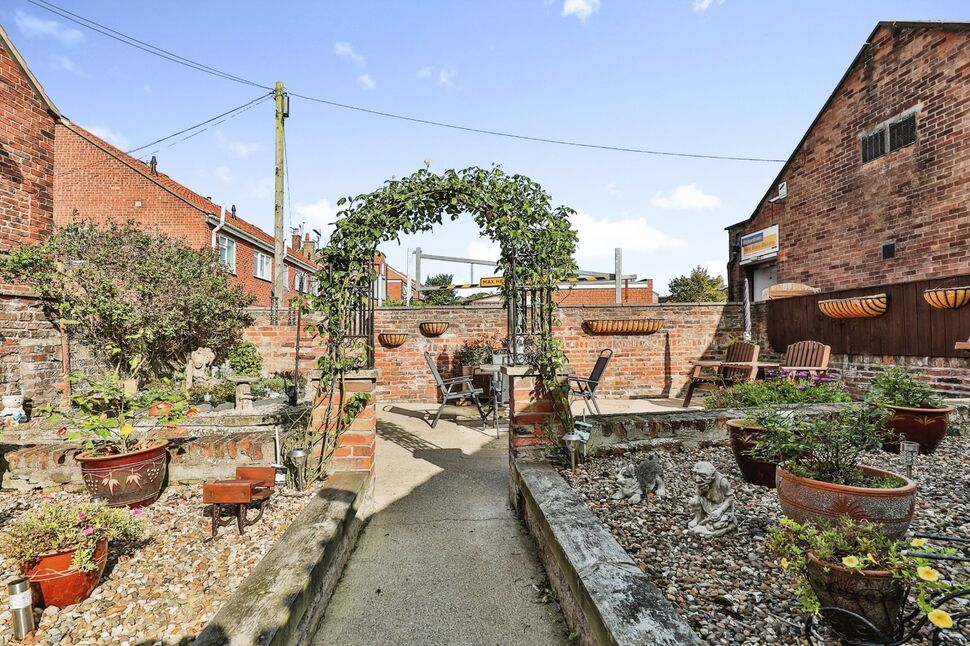 3 bedroom Mid Terrace Property for sale, High Street, Bridlington, YO16