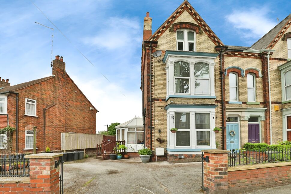 Main image of 6 bedroom Semi Detached House for sale, Wellington Road, Bridlington, East Yorkshire, YO15
