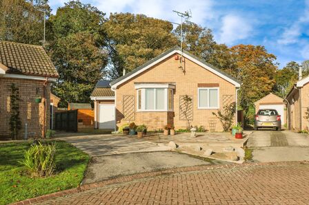 Glaisdale Close, 3 bedroom Detached Bungalow for sale, £270,000