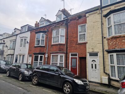 North Street, 4 bedroom Mid Terrace House for sale, £135,000