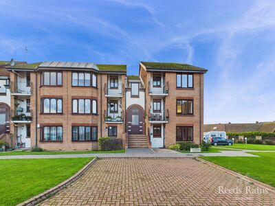 2 bedroom Flat for sale