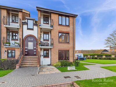 2 bedroom Flat for sale