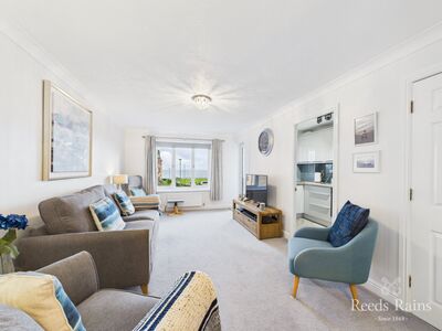 Alexandra Court, 2 bedroom Flat for sale, &pound;199,950