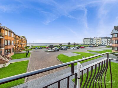 2 bedroom Flat for sale